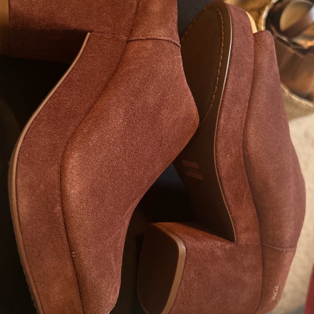 TOMS clog/mule shoes